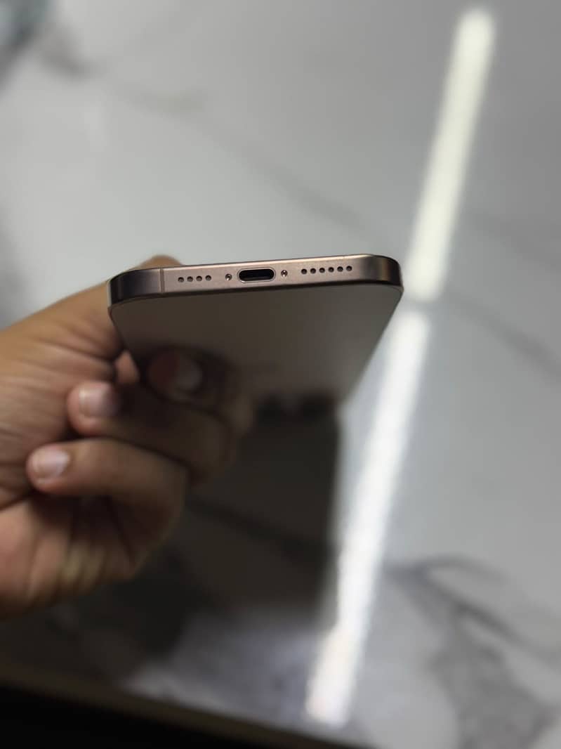 Iphone 16 pro Max 4