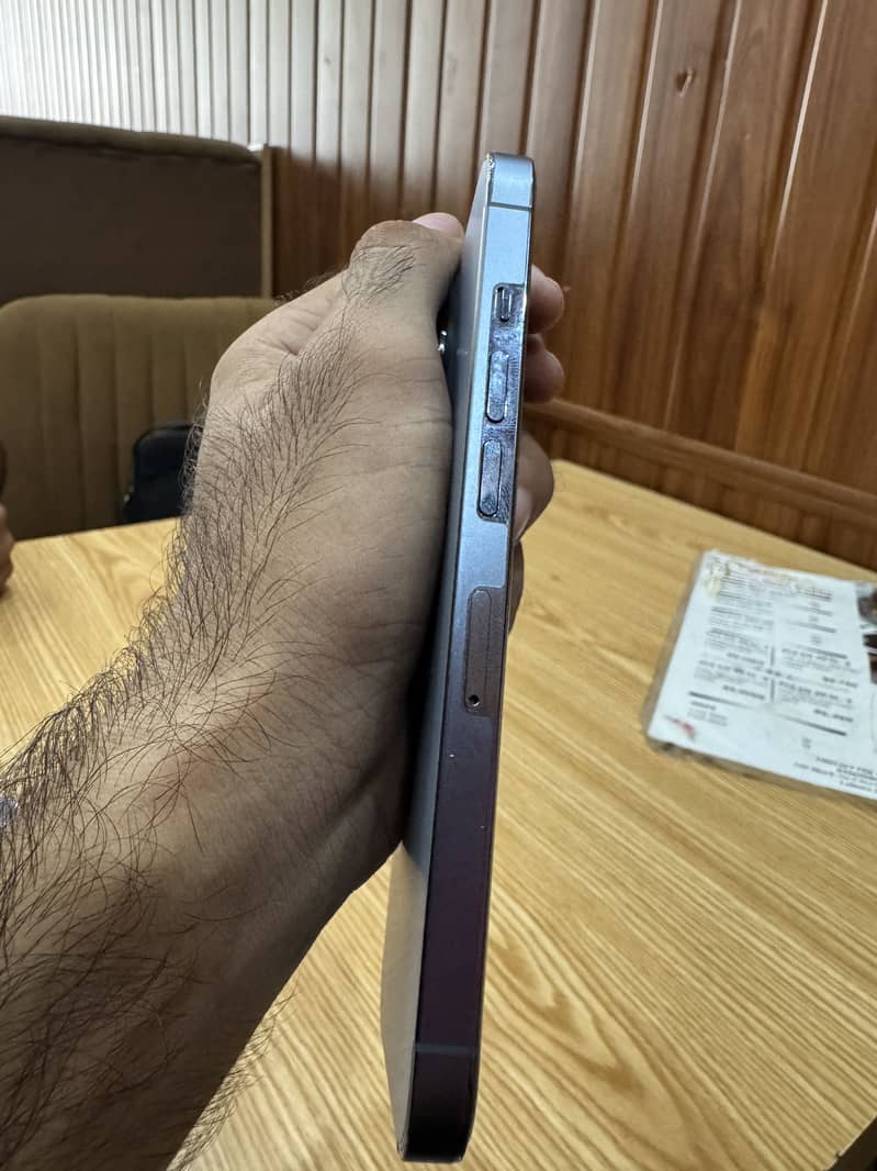 iPhone 13 Pro 4