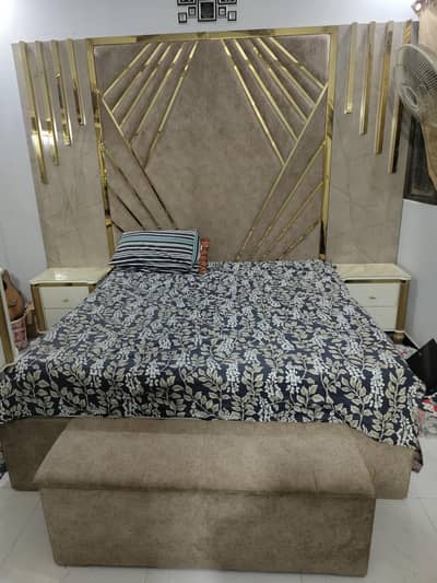 Complete king size bed for sell without Mattrress