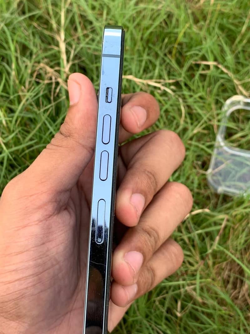 Apple iPhone 13 Pro Max 2