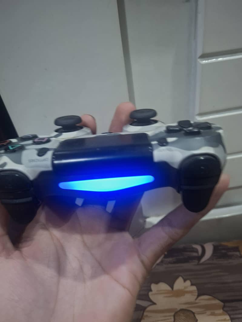 Ps 4 controller, all working, wireless and wired both. 1