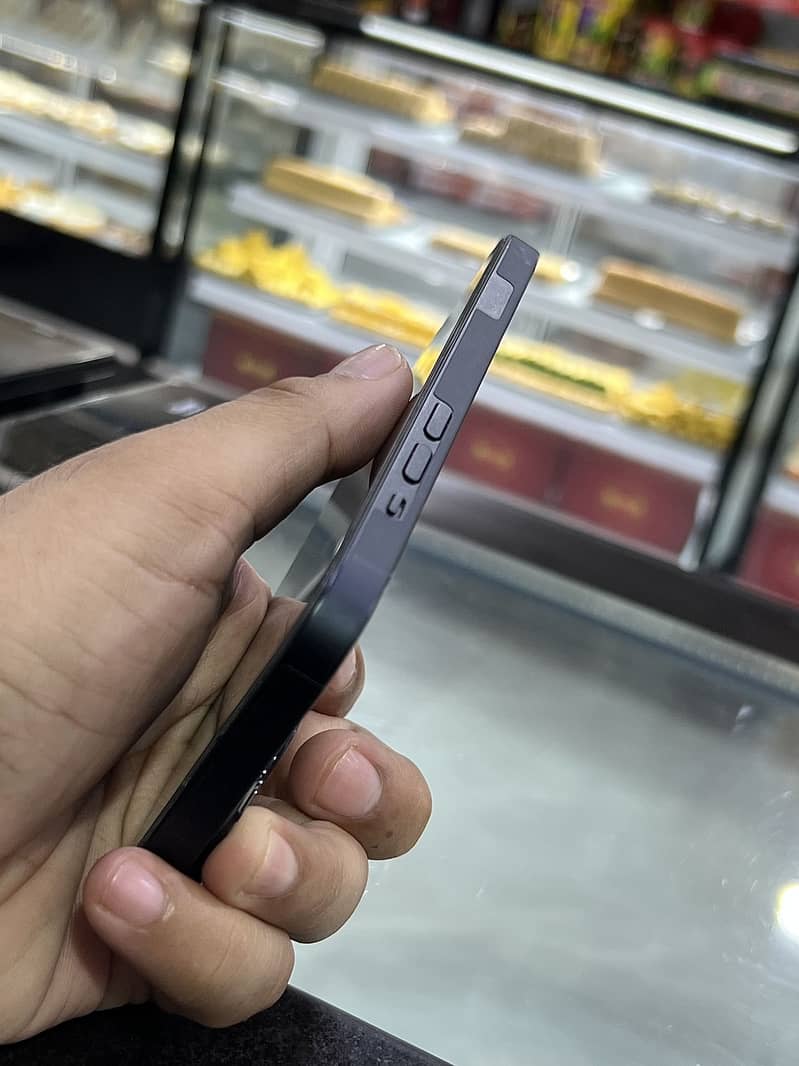 Apple iPhone 14 4