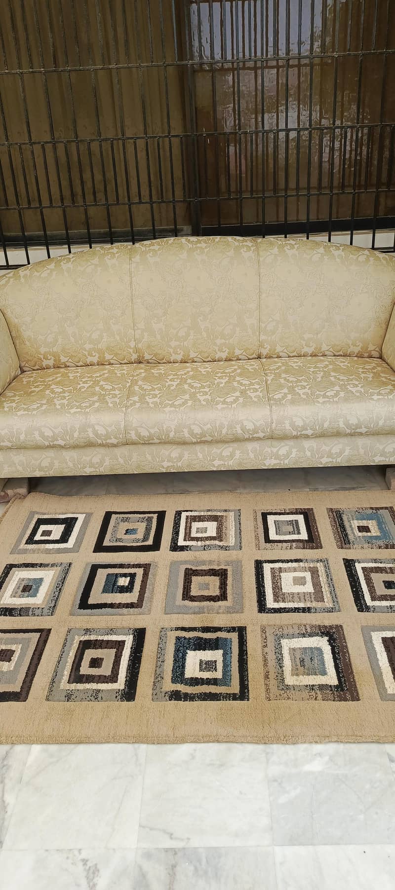 3 seater sofa. . . 0