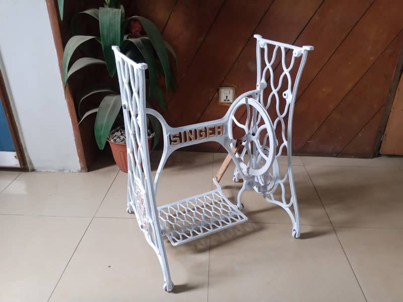 singer sewing machine stand 2