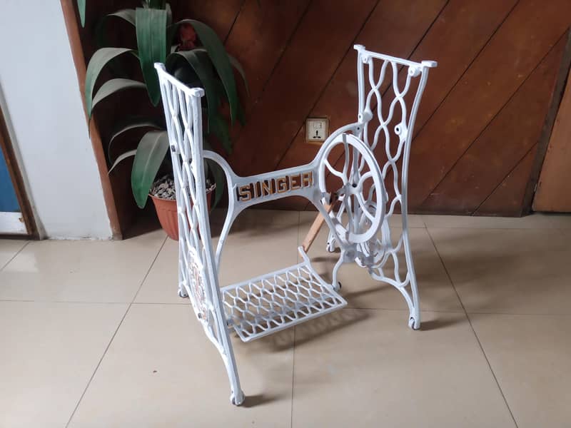 singer sewing machine stand 4