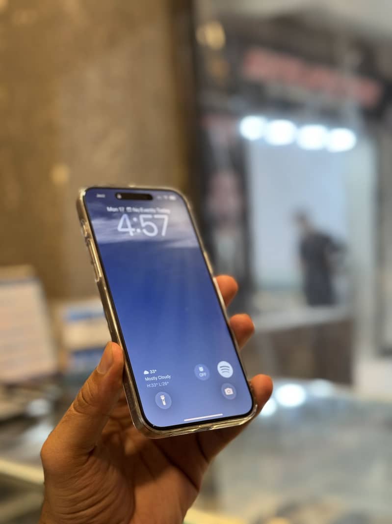 Apple iPhone 15 Pro Max 2