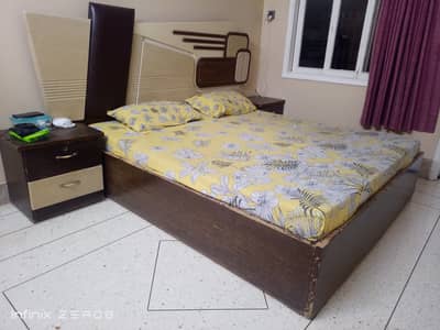 king size bed + 2 side tables with mattress master molty foam for sal