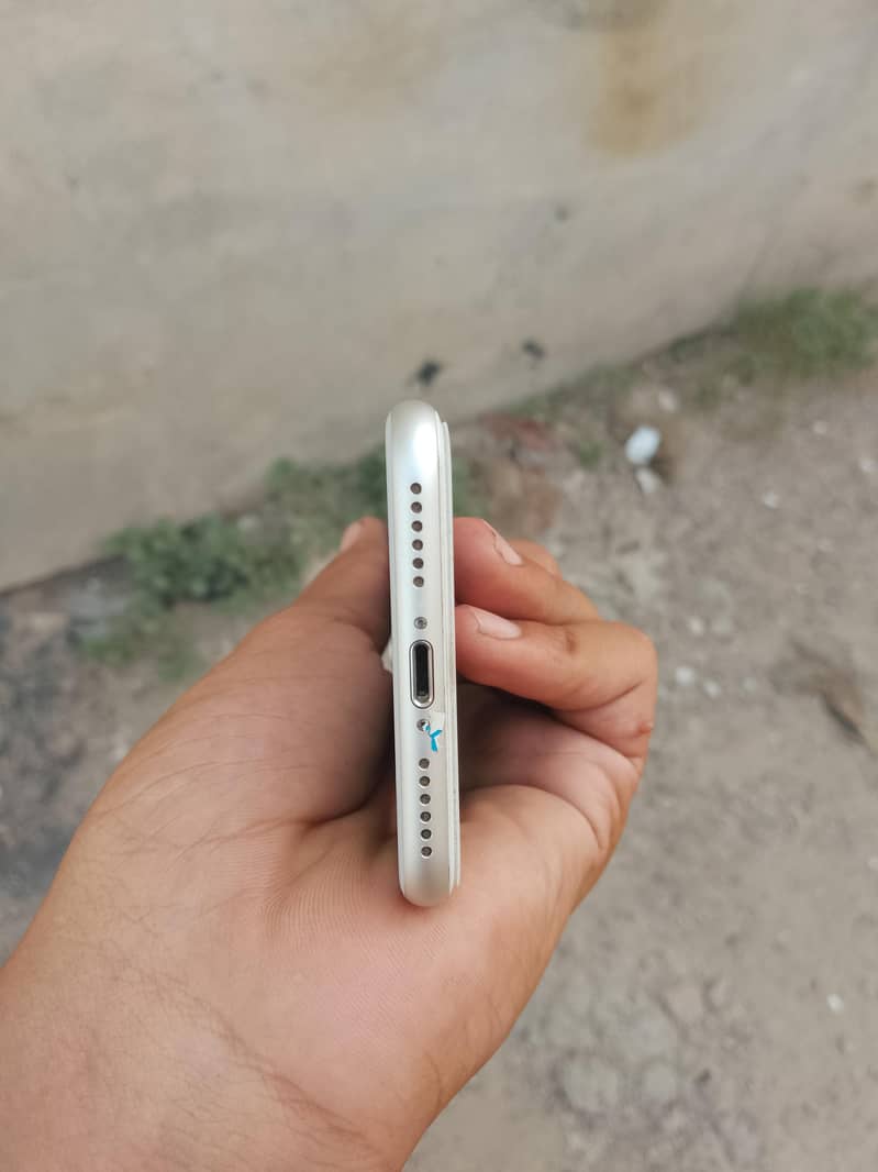 Apple iPhone 8 1