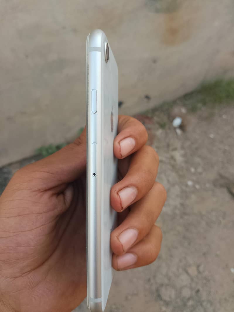 Apple iPhone 8 3