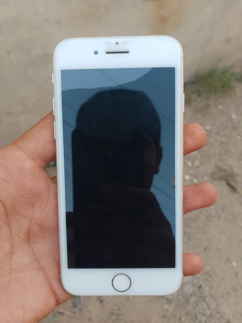 Apple iPhone 8 4