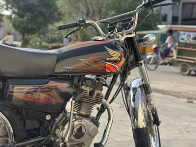 Honda 125 black