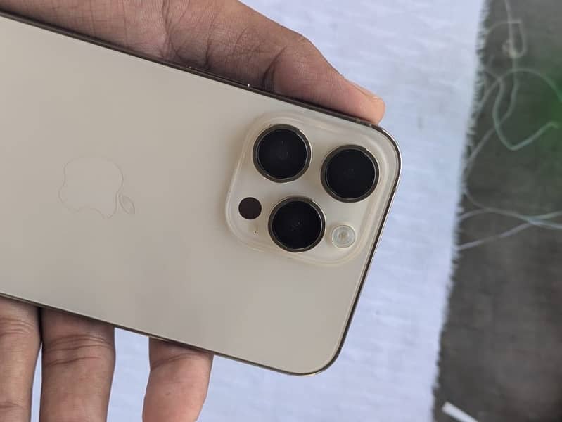 Apple iPhone 14 Pro Max 3