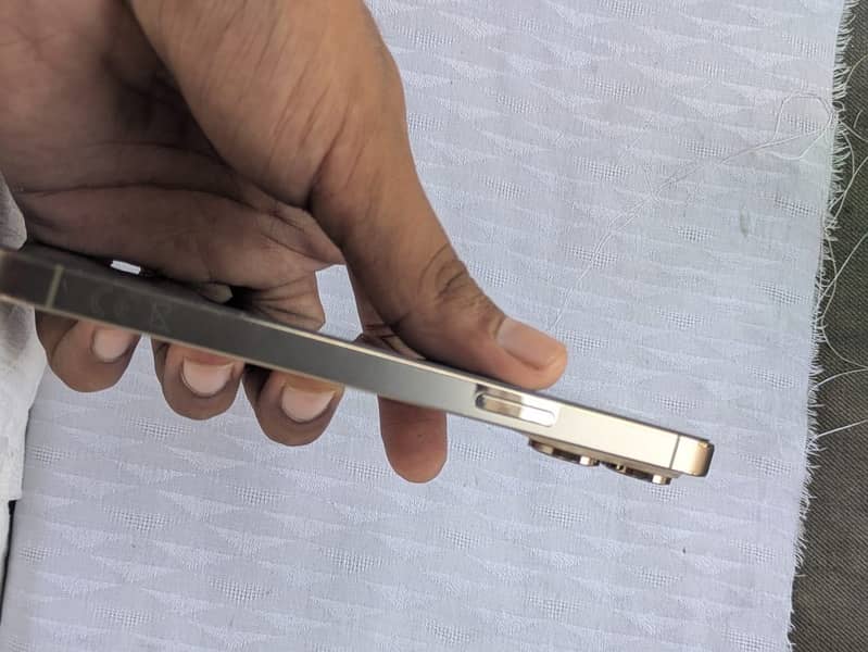 Apple iPhone 14 Pro Max 4