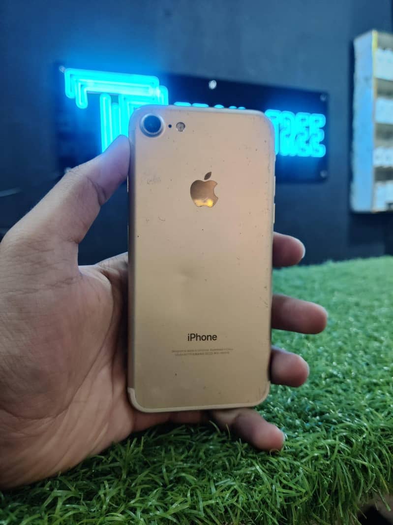 Apple iPhone 7 1