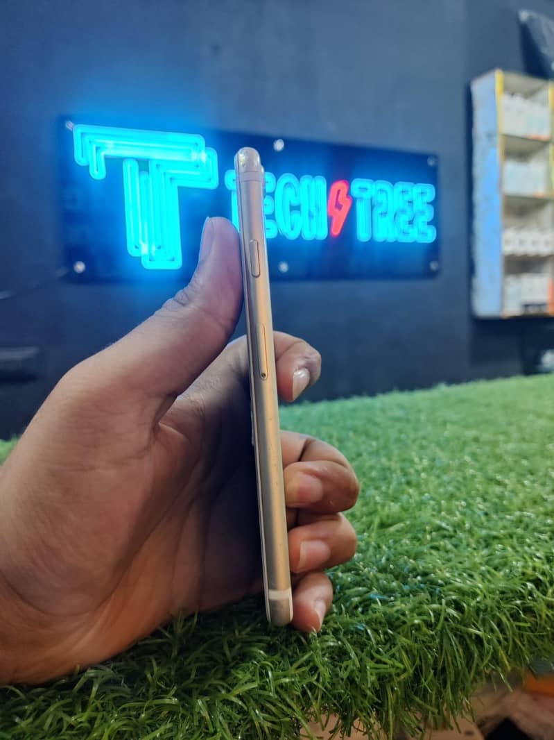 Apple iPhone 7 6
