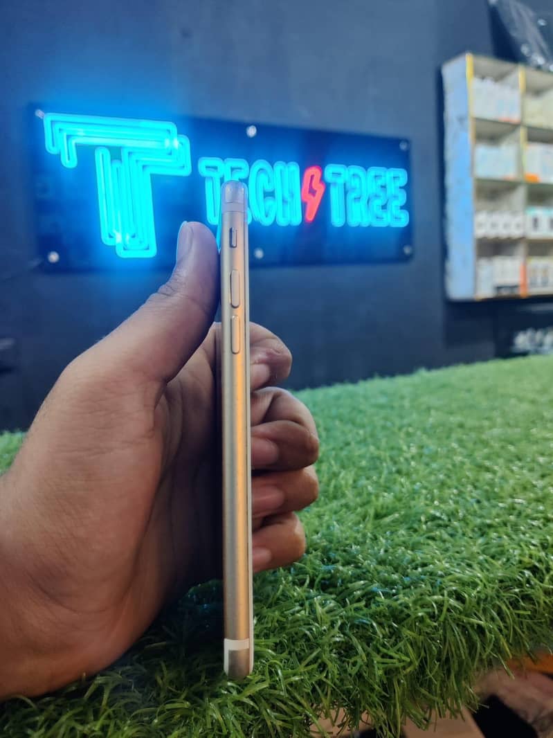 Apple iPhone 7 7