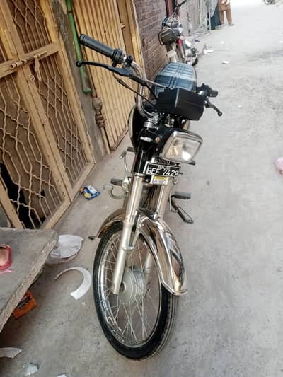 united converted to Honda CD 70 shokeen logo ka lya tohfa