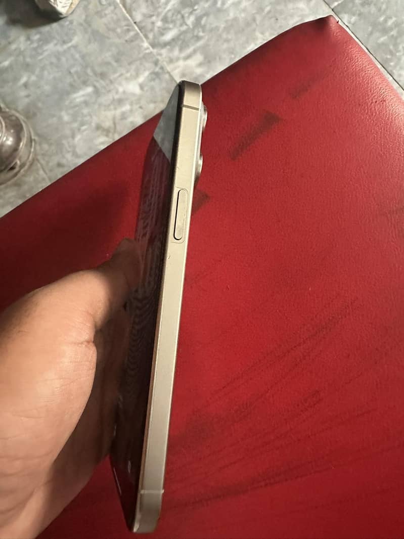 Apple iPhone 15 Pro Max 2