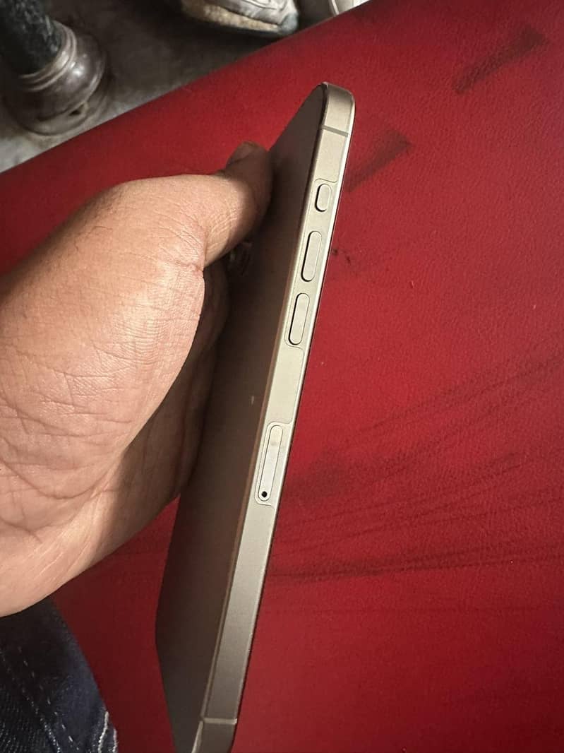 Apple iPhone 15 Pro Max 3