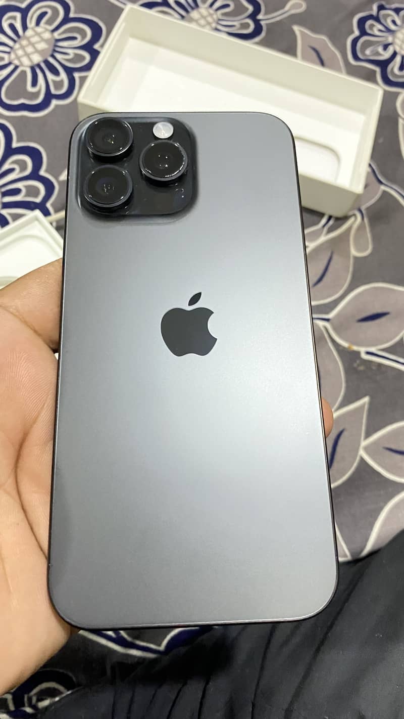 Apple iPhone 16 Pro Max 3