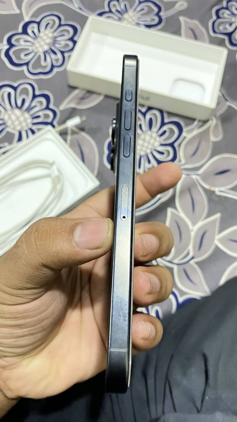 Apple iPhone 16 Pro Max 5