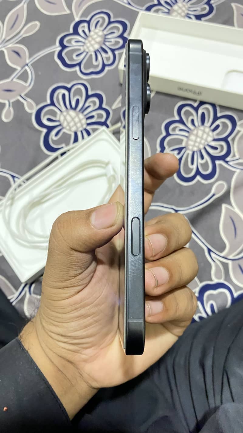 Apple iPhone 16 Pro Max 7