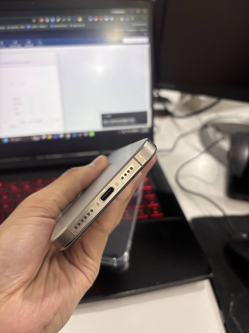 iPhone 15 Pro Max | Original Box | 98% BH | Non PTA Factory Unlock 6