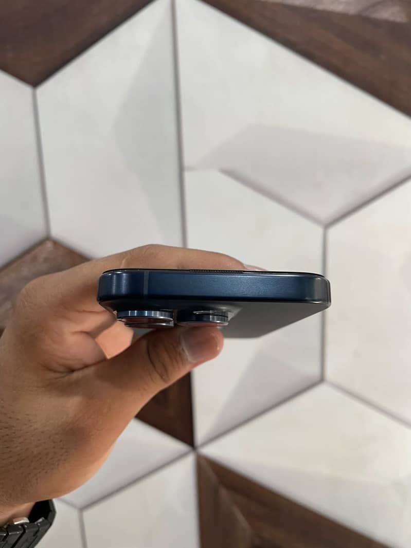 Apple iPhone 15 Pro 1