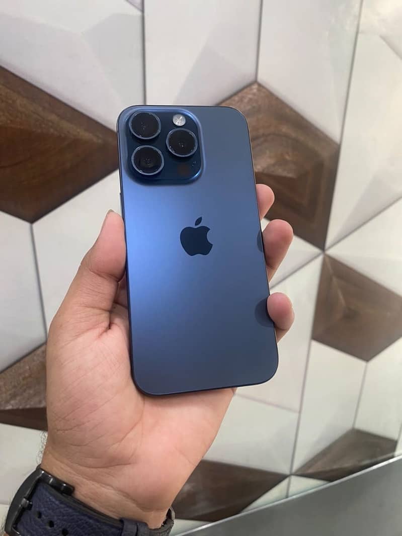 Apple iPhone 15 Pro 2