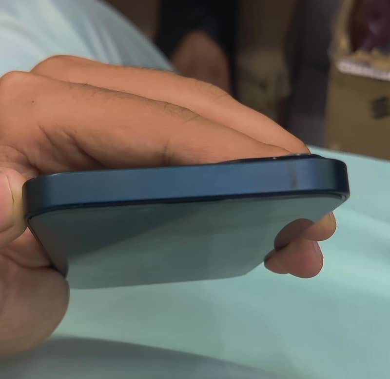 Apple iPhone 13 4