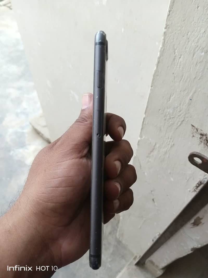 Apple iPhone 8 Plus 4