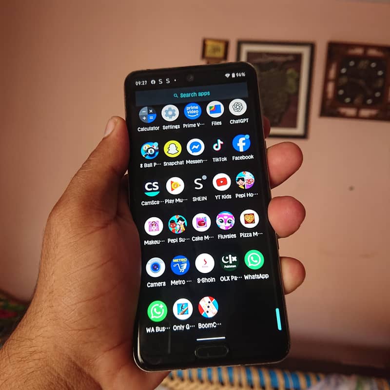 Sharp Aquos R3 1