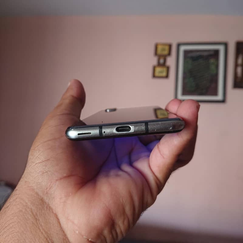 Sharp Aquos R3 3