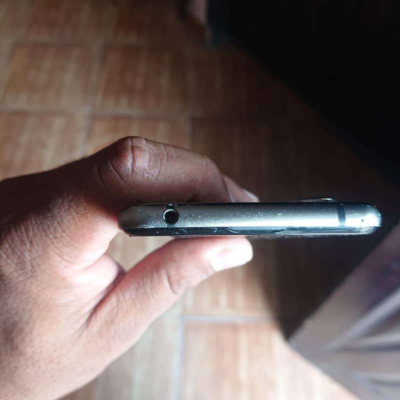 Sharp Aquos R3 5
