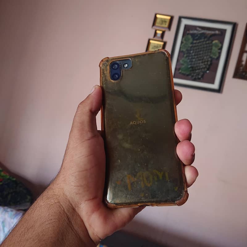 Sharp Aquos R3 6