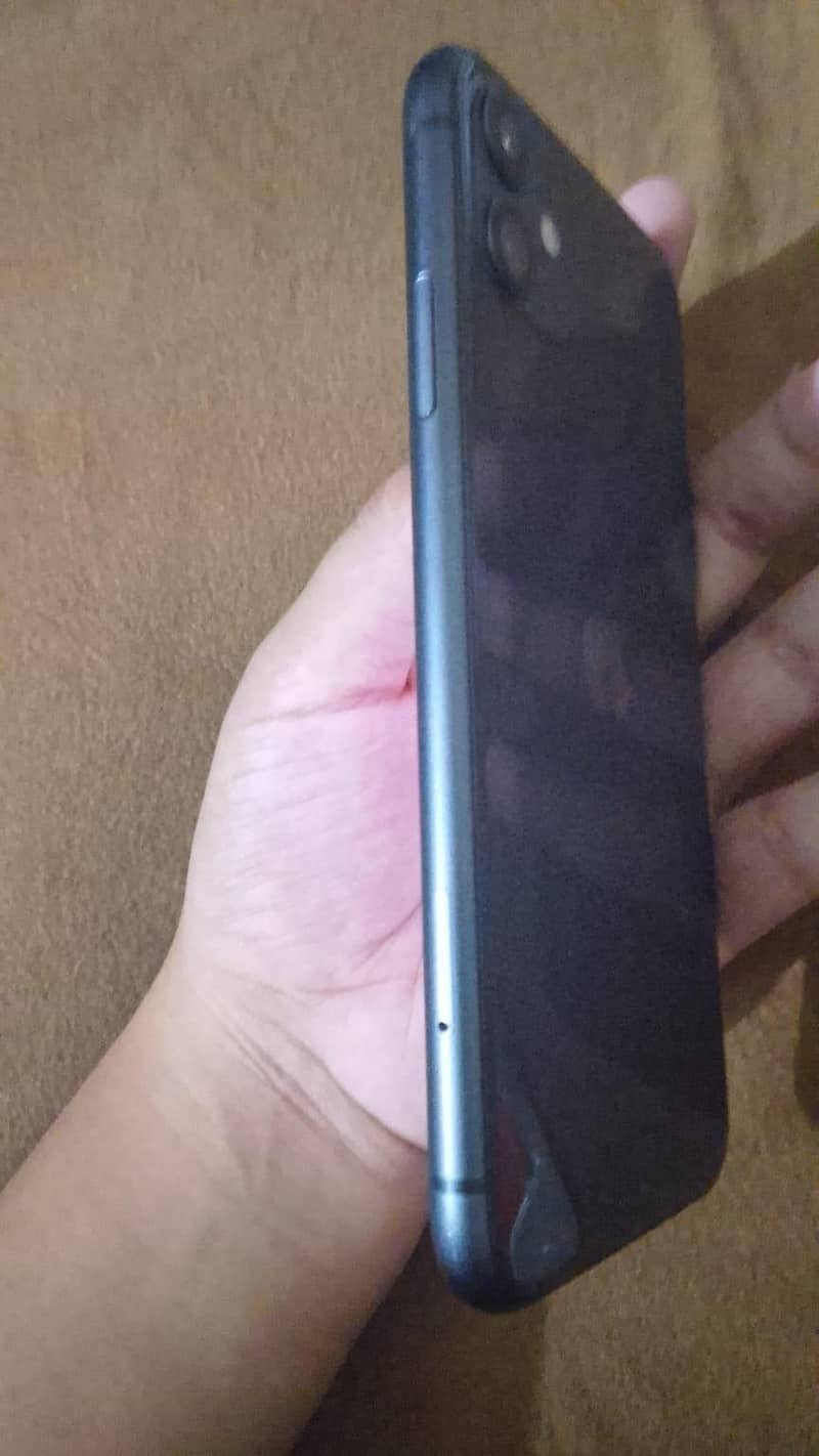 Apple iPhone 11 3