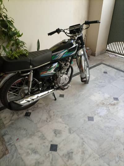 honda 125 2025 red.