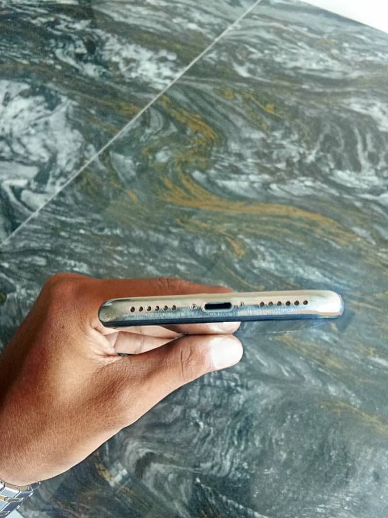 Apple iPhone X 3