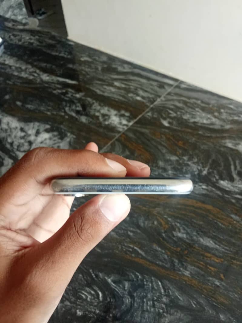 Apple iPhone X 4
