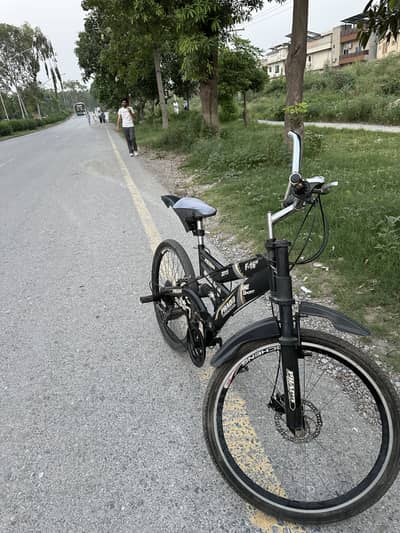 black Prado F-16 2015 full-suspension mountain by cycle