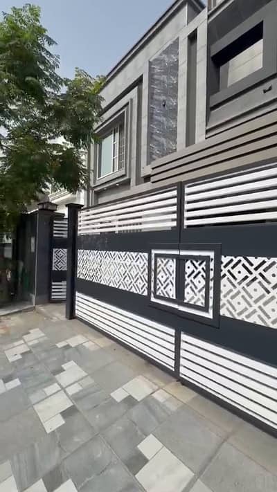 Spacious 10 Marla House Available For Rent In Prime Location