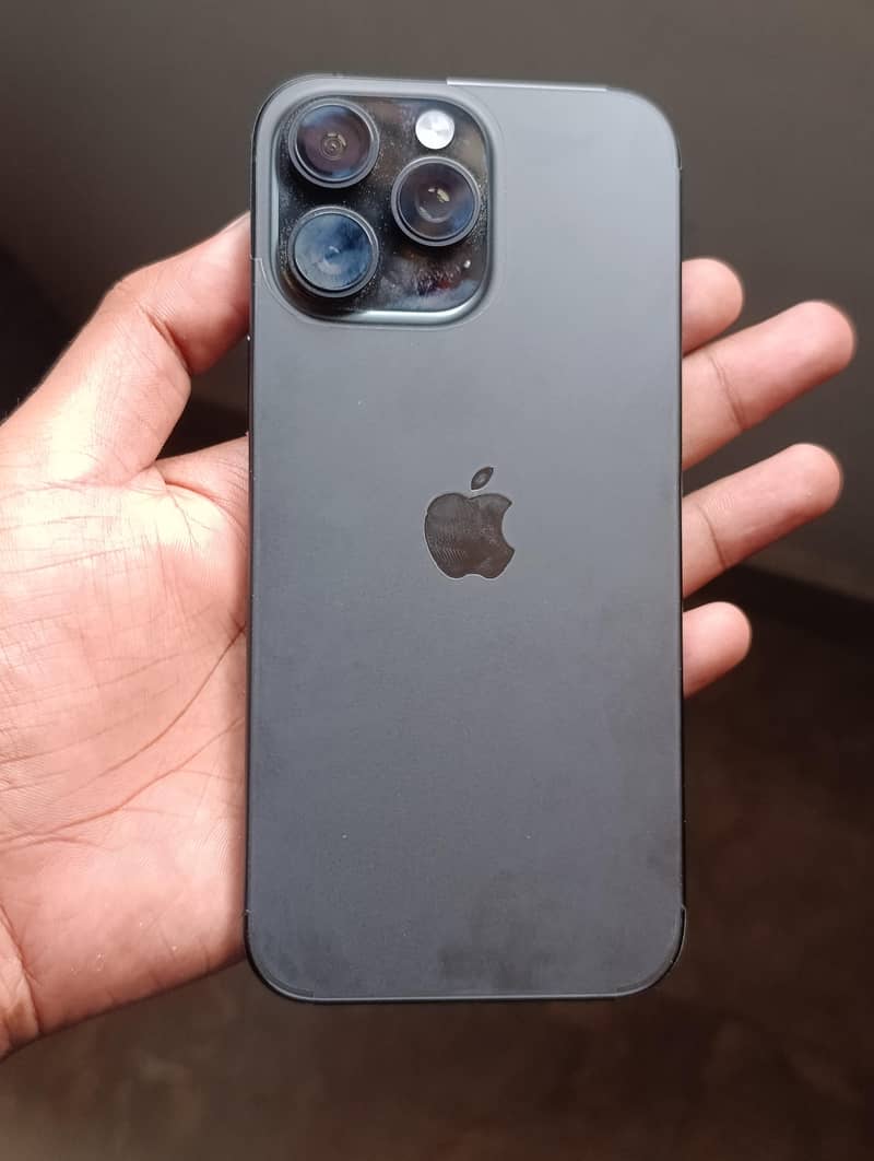 Apple iPhone 16 Pro Max 1