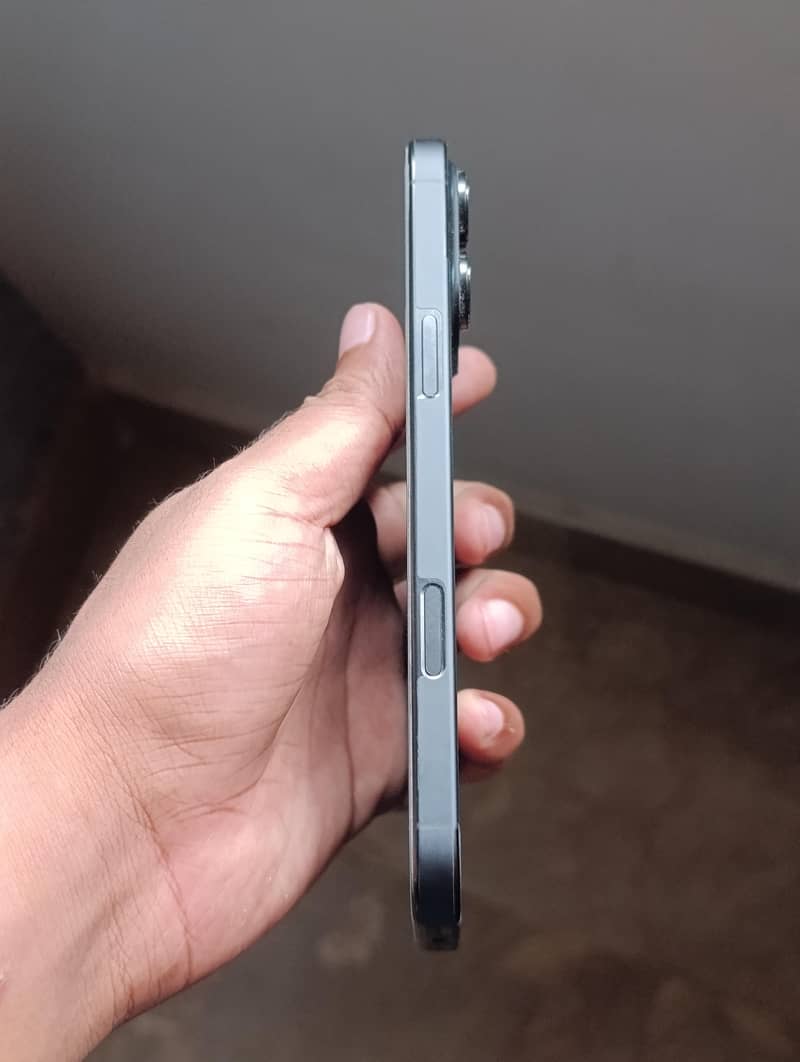 Apple iPhone 16 Pro Max 2