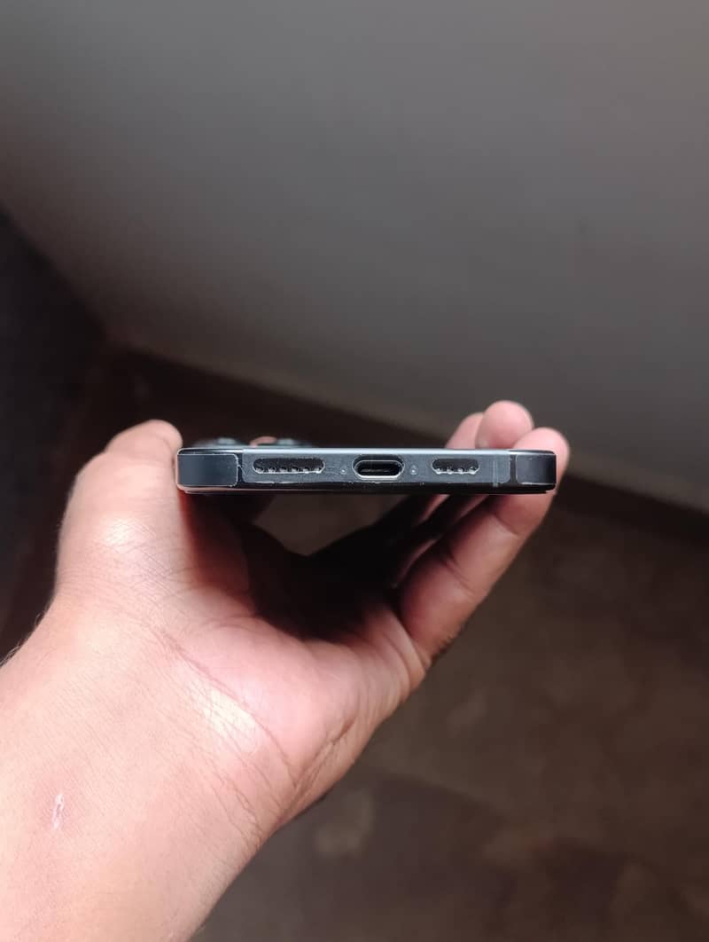 Apple iPhone 16 Pro Max 4