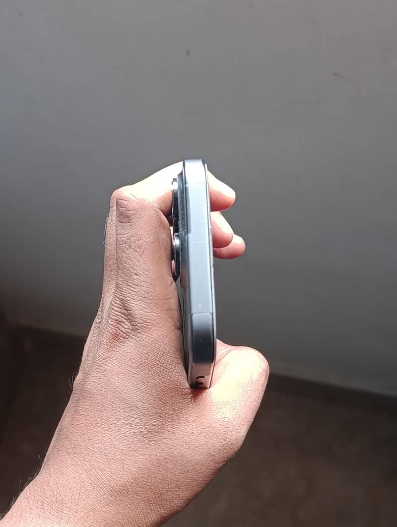 Apple iPhone 16 Pro Max 5