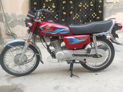 Honda 125 urgent sale brand  new condition for serious buyer