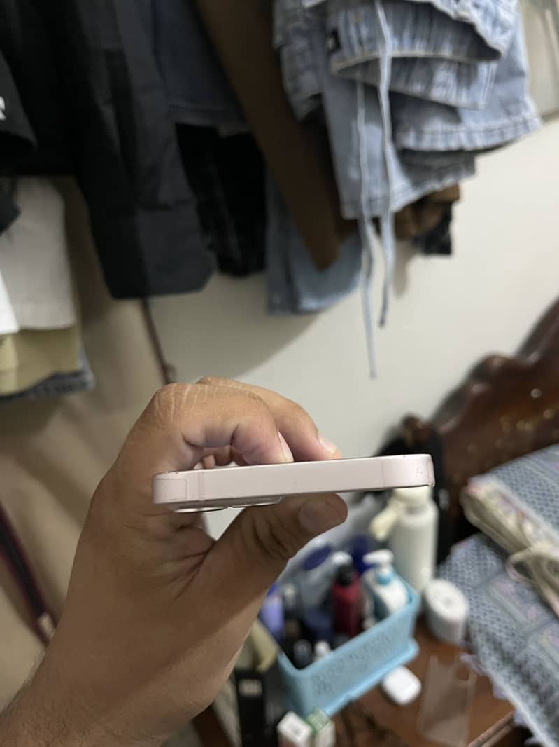 Apple iPhone 13 4