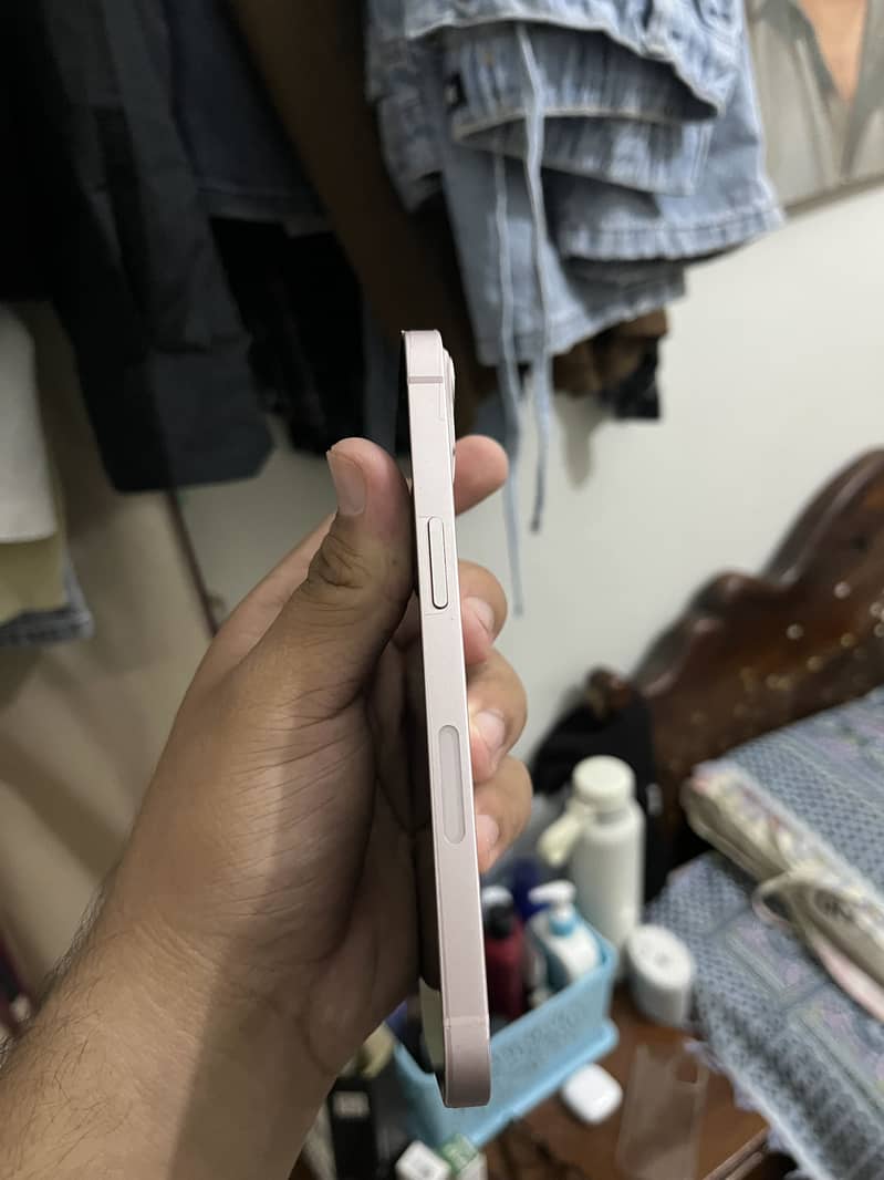 Apple iPhone 13 5