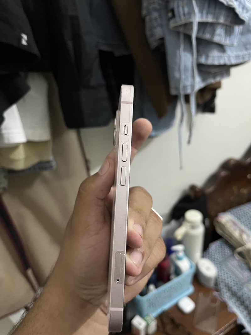 Apple iPhone 13 6