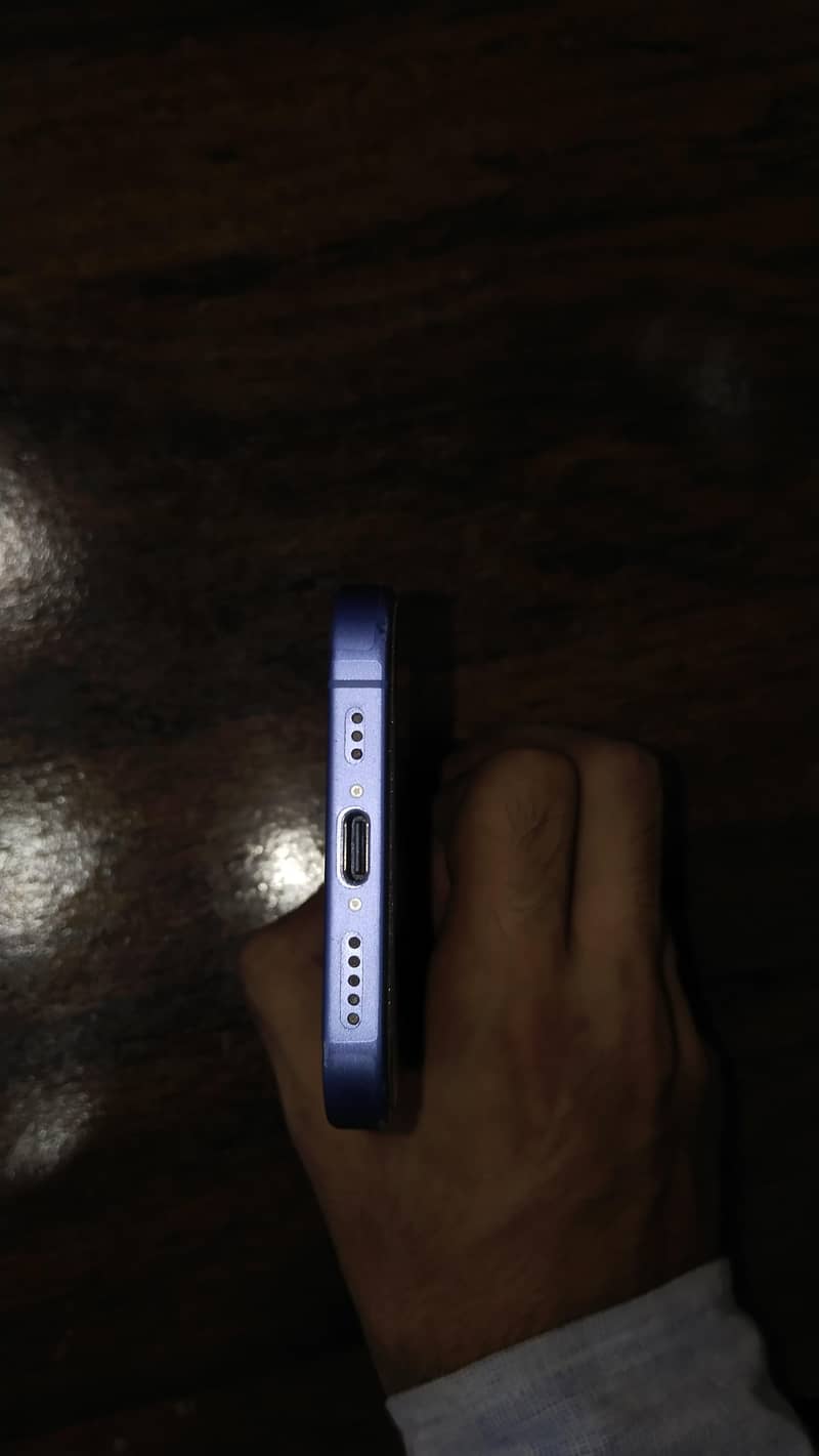 Apple iPhone 16 5